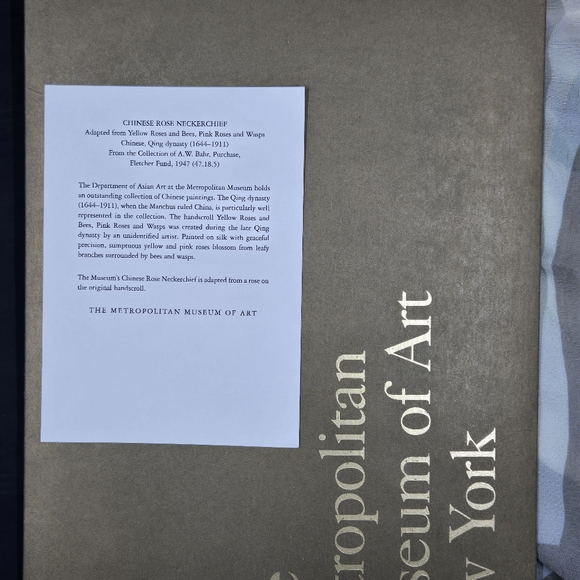 The Metropolitan Museum Of Art NY Chinese Rose Neckerchief Silk Scarf 22x22 - Picture 8 of 8